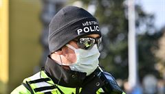 Městská policie v rouškách. (Ilustrační snímek) | na serveru Lidovky.cz | aktuální zprávy