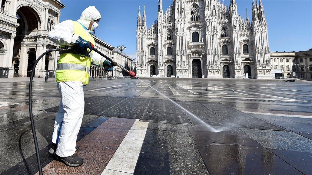 V Milán stále probíhá dezinfekce ulic.