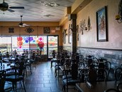 Prázdná restaurace kvli koronavirové pandemii ve tvrti Matawan v americkém...