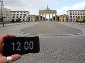 Liduprázdná Braniborská brána v centru nmeckého hlavního msta Berlína v pravé...