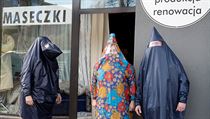 Polci v Gdyni nos vlastnorun vyroben ochrann odvy.