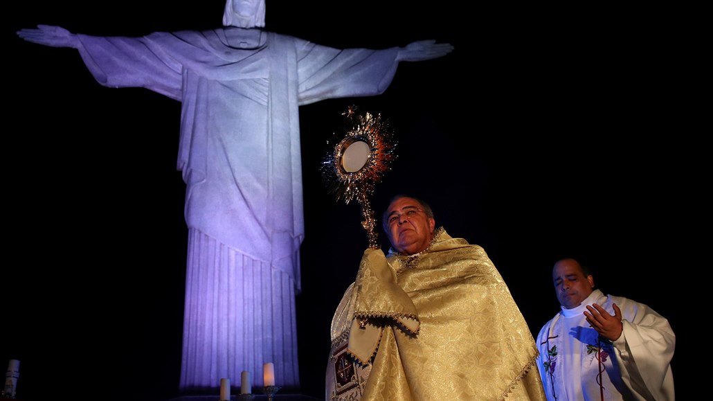 Brazílie vzdala hold vem, kteí s koronavirem bojují v první linii a také...