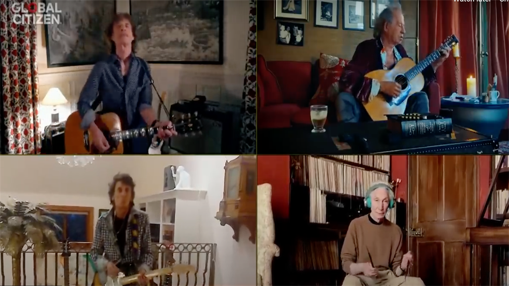Legendární Rolling Stones koncertovali ze svých obývacích pokoj.