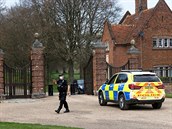 Policejní ochranka ped venkovním sídlem Chequers premiéra Velké Británie...