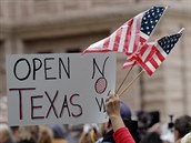 Demonstrace za zruení protikoronavirových opatení v texaském Austinu.