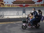 Život ve Wu-chanu se vrací do běžných kolejí, čínská vláda ale i nadále zadržuje občanské novináře