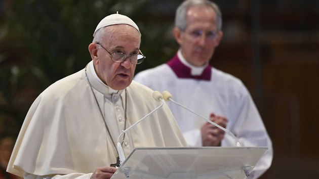 Pape Frantiek v nedli ve velikononím poselství vyzval svt k zastavení...