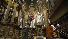 VIDEO: Andrea Bocelli a przdn milnsk katedrla. Slavn tenor odzpval online koncert pro nadji
