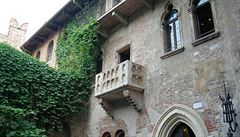 Verona se rozhodla zpoplatnit pohled na balkon Julie a Romea 