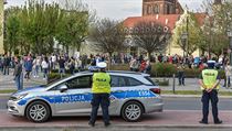 Policie dohlela na protestujc.