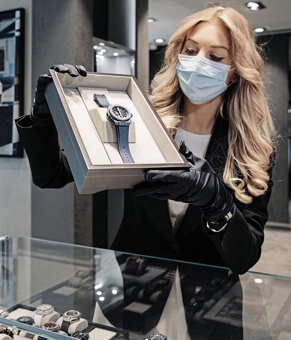 �tvrte�ní odpoledne v butiku s luxusními �výcarskými hodinkami Hublot. I tento...