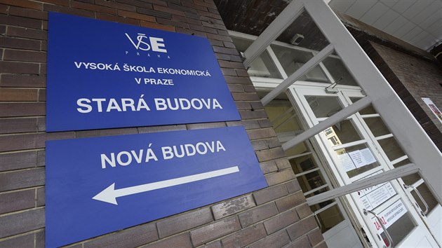 Otevřené dveře pražské Vysoké školy ekonomické 20. dubna 2020, kdy se vysoké...