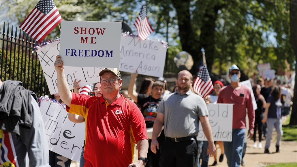 Lidé ve mst Jefferson City ve stát Missouri protestují proti zákazu...