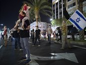 Izraelci v Tel Avivu protestují proti Benjaminu Netanjahuovi.