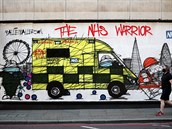 Koronavirové graffiti v Londýn jako pocta zdravotníkm.