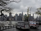 V New Yorku poprvé za duben klesla denní bilance pod 400 obětí. Cuomo chystá harmonogram uvolňování