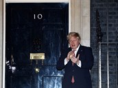 Vyléčený premiér Johnson je zpět na Downing Street, v pondělí se vrátí do práce