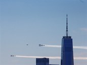 Letka Thunderbirds amerického letectva proletla v poledne nad New Yorkem v...