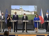 Mimoádné jednání vlády se uskutenilo 24. dubna 2020 v Praze. Na snímku z...