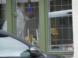 Norsk policie v rezidenci podnikatele Toma Hagena.