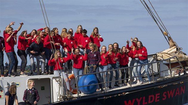 Pt týdn se 25 nizozemských stedokolák plavilo na plachetnici pes...