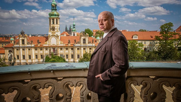 Dvoudílný film Anatomie zrady - Emanuel Moravec (2020). Re�ie: Biser A....