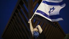 V Izraeli se protestovalo proti Netanjahuovi, demonstranti v rouškách dodržovali rozestupy