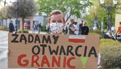 Stovky pendlerů protestovaly na hranici Polska s Německem a ČR. Nelíbí se jim povinná dvoutýdenní karanténa