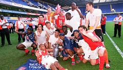 The Invincibles. Radji ani neslavte, slyeli hri Arsenalu, kdy ped 16 lety zskali titul