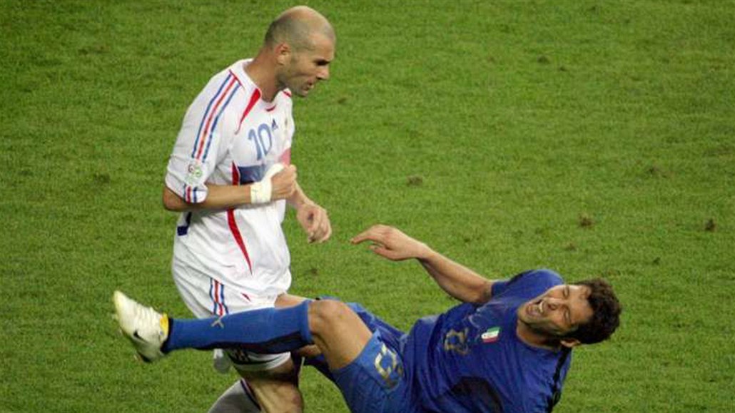 Zidane a Materazzi ve finále MS 2006.