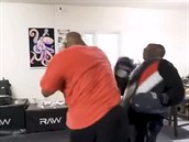 Mike Tyson trénuje v 53 letech.