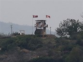 Severokorejská vlajka na hranici s Jiní Koreou.