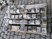 Nalezené kostky pi rekonstrukci Václavského námstí.