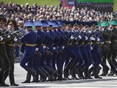 Tisíce vojáků a plné tribuny. Bělorusko uspořádalo navzdory pandemii velkou přehlídku