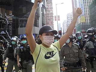 1. kvtna se v Hong Kongu ped obchodnm centrem shromdili pro-demokratin...