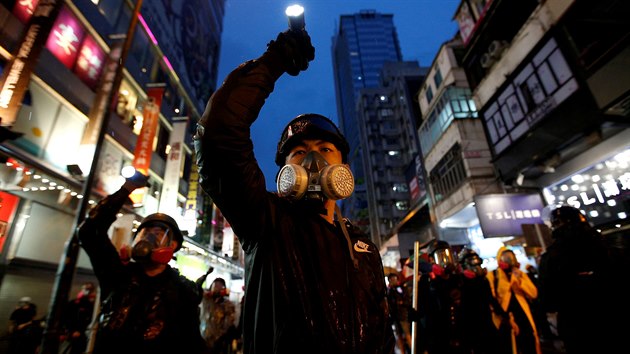 Demonstranti v Hongkongu.