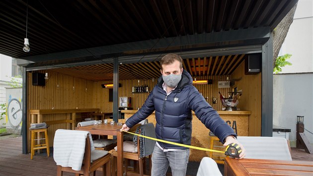 Postupné otevírání restaurací provází specifická opatení.
