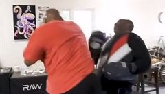 VIDEO: Non mra pro Furyho, Joshuu i Wildera. Mike Tyson ukzal v 53 letech formu jako hrom