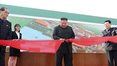 Kim Čong-un se po delší době objevil na veřejnosti, otevřel továrnu na hnojiva.
