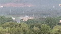 Továrna, kde do�lo k úniku jedovatého plynu z chemického provozu nedaleko m�sta...