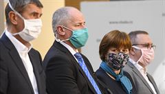 Zleva premiér Andrej Babi (ANO), námstek ministra zdravotnictví Roman...