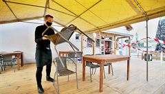 Restaurace musí dodret mnoho opatení, pokud chtjí otevít pedzahrádky.