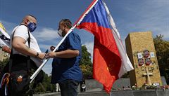 V minulosti byl pomník opakovan� pomalován kv�li mar�álov� roli p�i potla�ení...