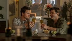 Seriál Upload (2020). Tv�rce: Greg Daniels.