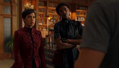Seriál Upload (2020). Tv�rce: Greg Daniels.