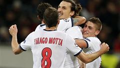 Je tam! Zlatan Ibrahimovič (uprostřed) slaví se spoluhráči. | na serveru Lidovky.cz | aktuální zprávy