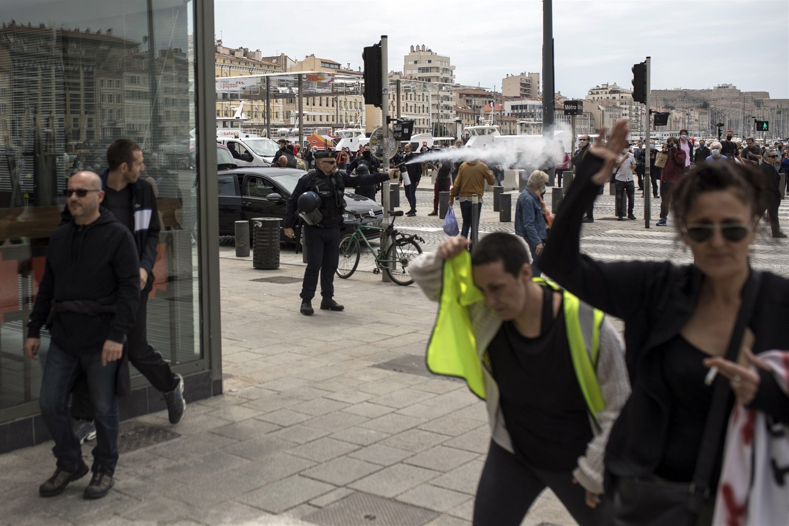 Ve Francii navzdory zákazu opět demonstrovaly žluté vesty. Policisté  rozdali desítky pokut | Svět | Lidovky.cz