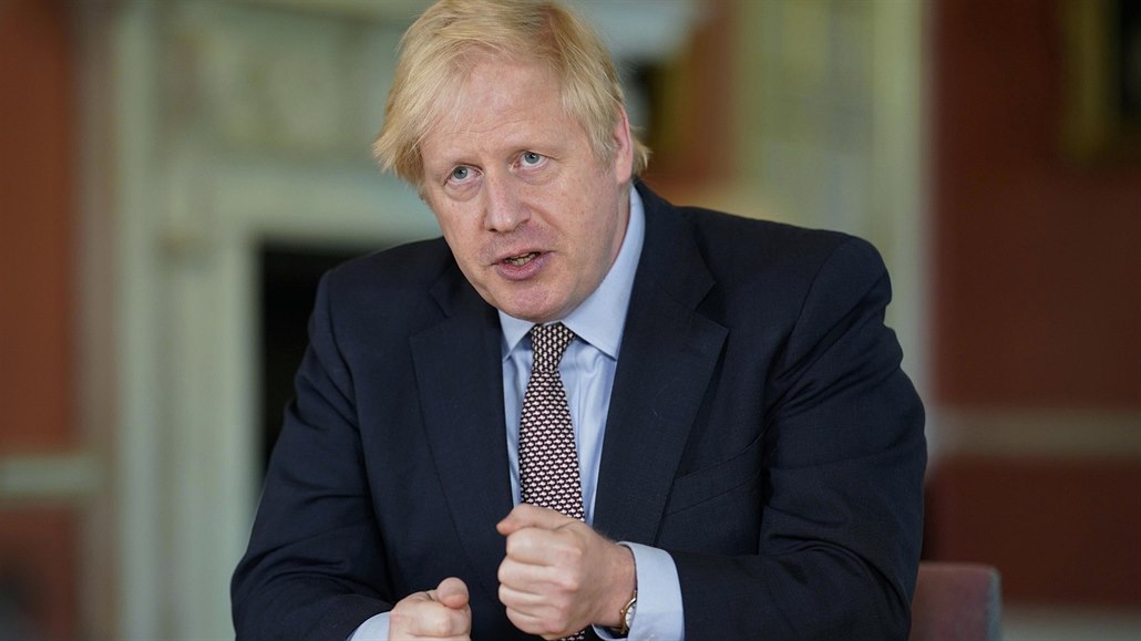 Britský premiér Boris Johnson během projevu ohledně vývoje koronavirové...