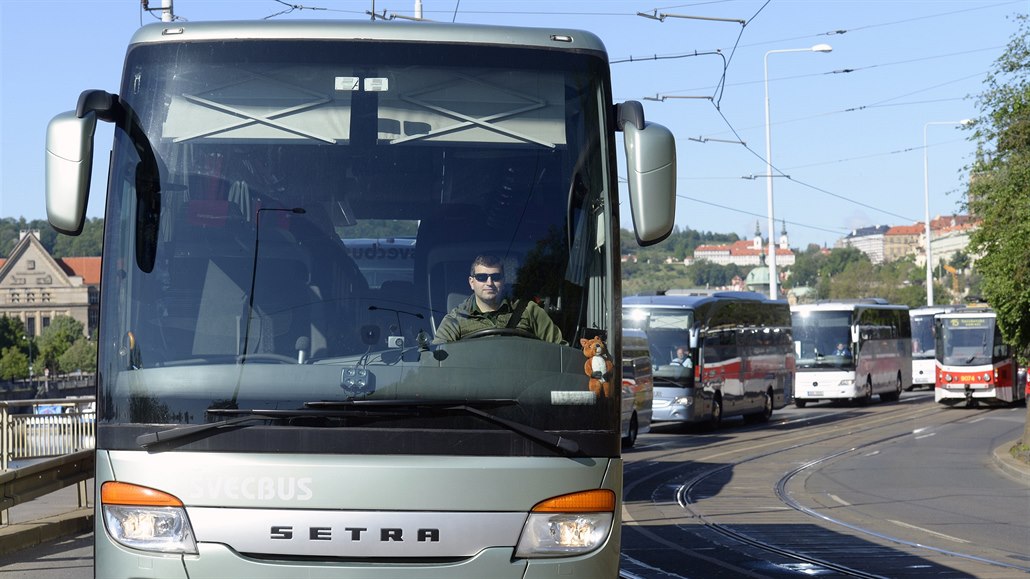 Zájezdovým dopravc�m hrozí krach.