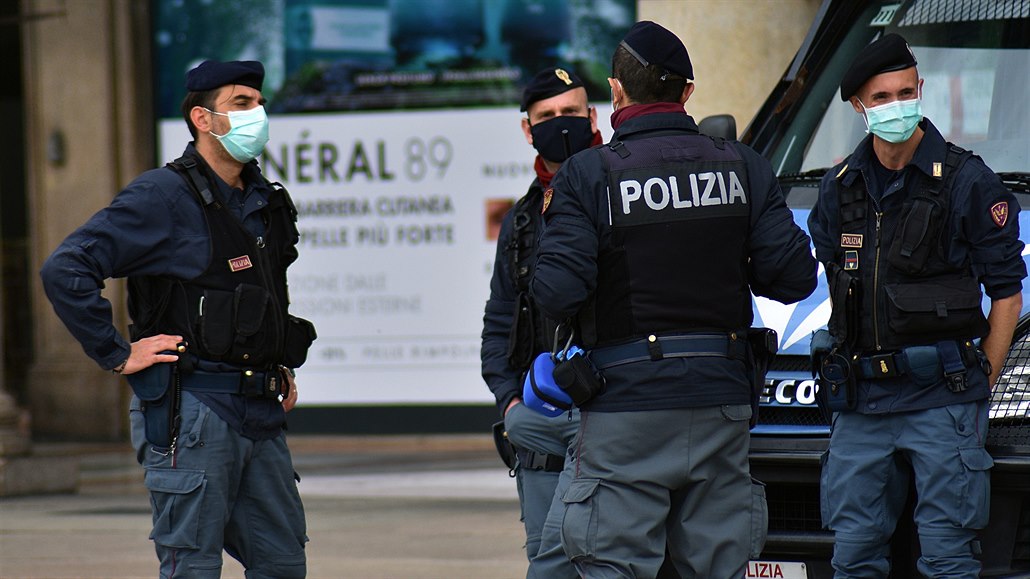 Policie v Miláně.